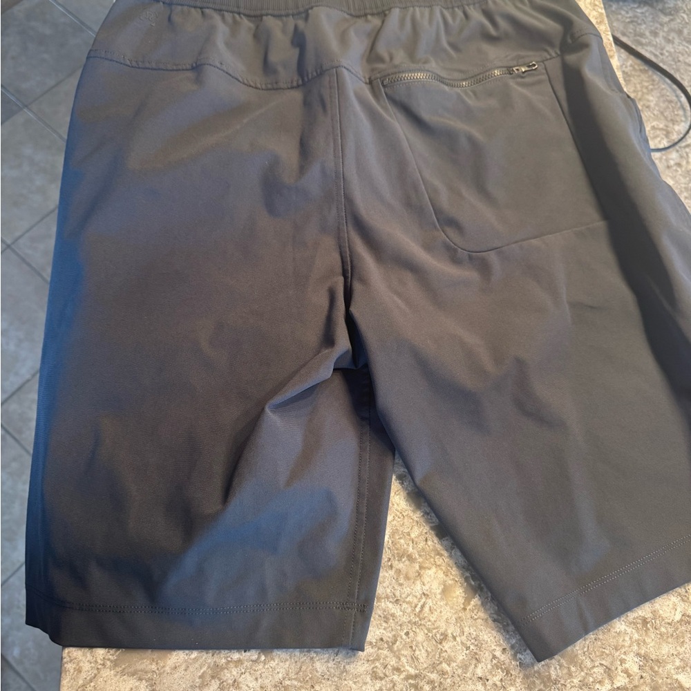 lululemon athletica Men's Athletic Shorts - Black
